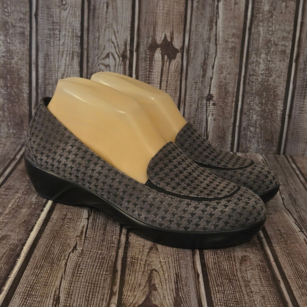 Sz 38 / 7.5-8 Dansko Debra Gray Black Houndstooth Suede Wedge Loafers Shoes
